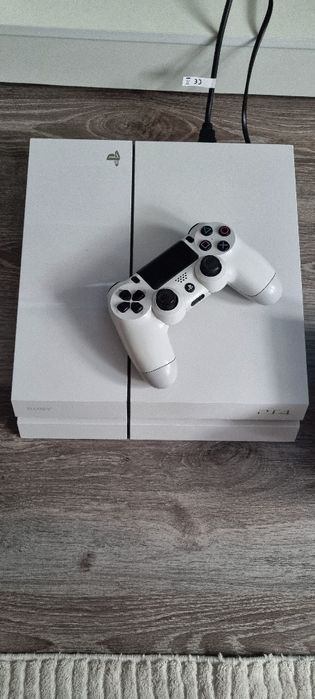 Sprzedam konsolę PS 4 pad, gry