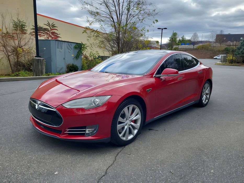 Tesla Model S      2015