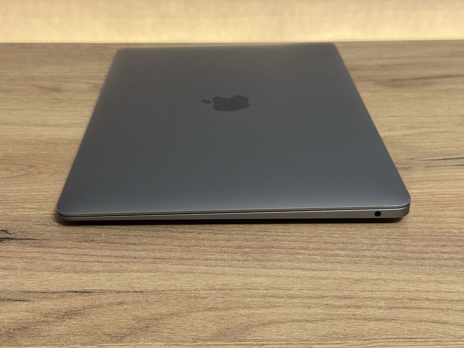 Гарний Macbook Air 13 M1 8/256 ГБ Space Gray Гарантія 30 днів #136