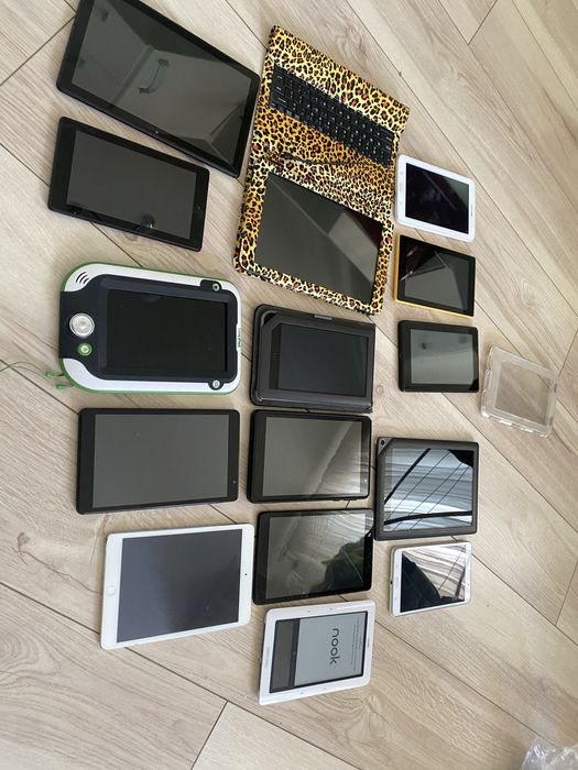 Продам лот 15 планшетів, всі робочі, привезені з США