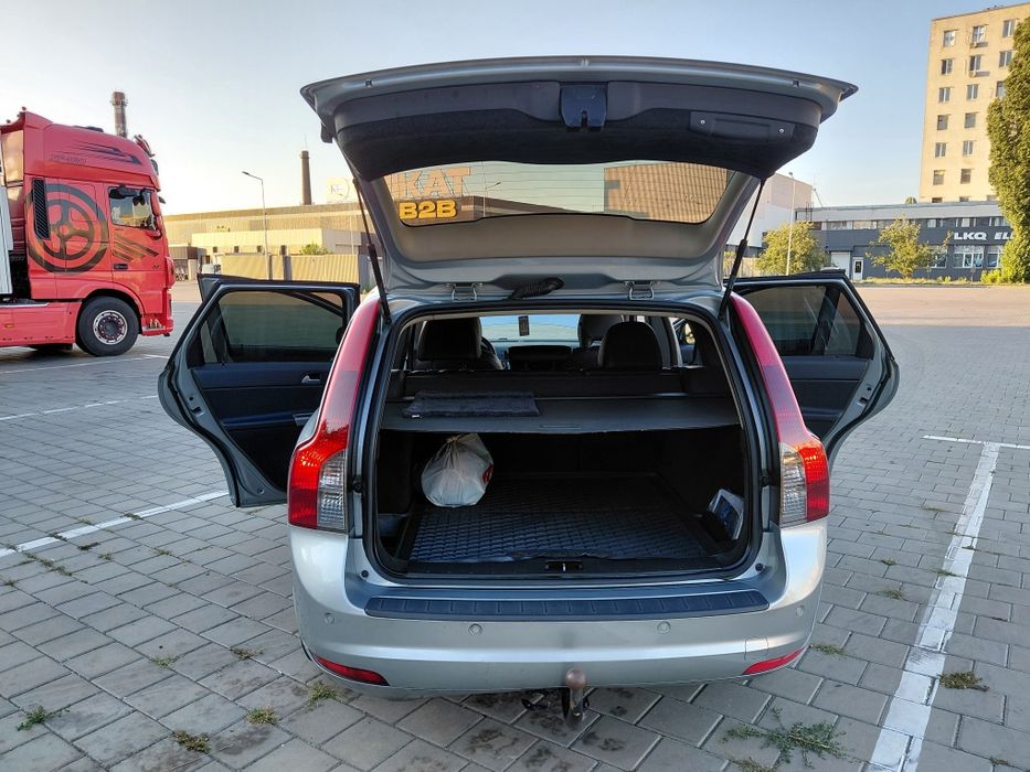 Продаю VOLVO V50.