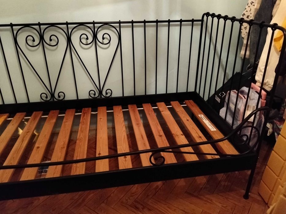 Cama de ferro preta IKEA