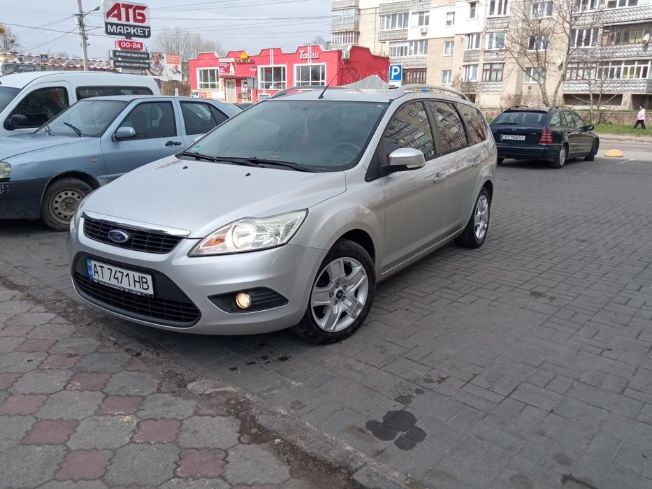 Форд фокус 2010рік  1.6 бензин 74кв
