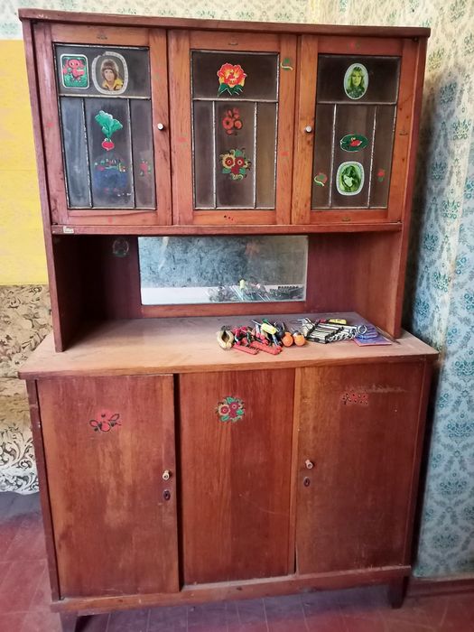 Продам сервант радянський