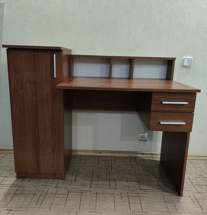 Стол письменный Компанит