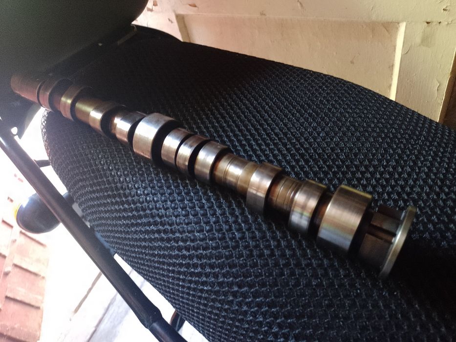 Решітка радіатора, распредвал, радіатор  VW Touran. Бамперні решітки