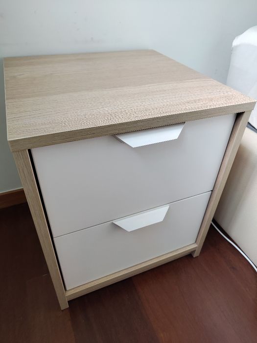 Quarto completo (cama+mesinhas+cómodas)