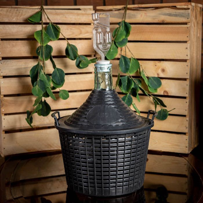 Balon - 10 l - dama galon dymion na wino w koszu