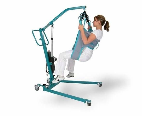 Wynajem podnośnik rehabilitacyjny pacjenta