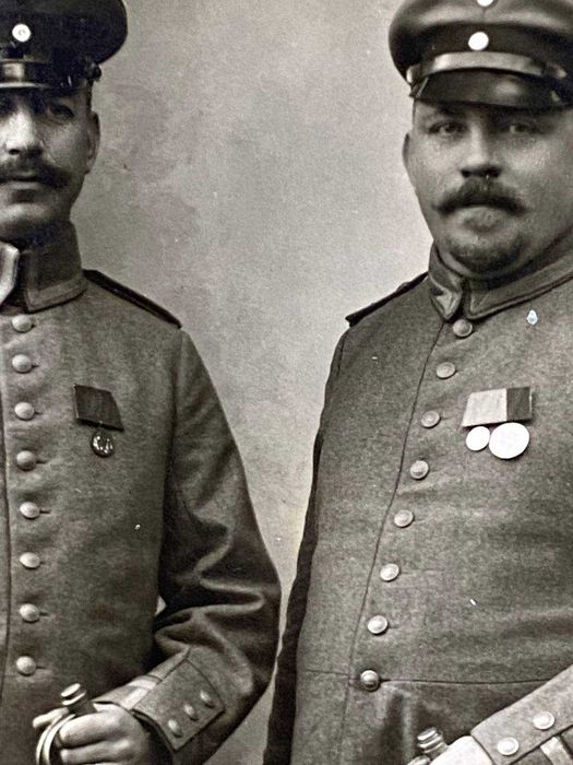 B251 pocztówka original Pruskie szable oficerowie odznacenia ww1 LUX