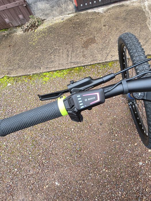 Rower elektryczny Cube Reaction pro 750