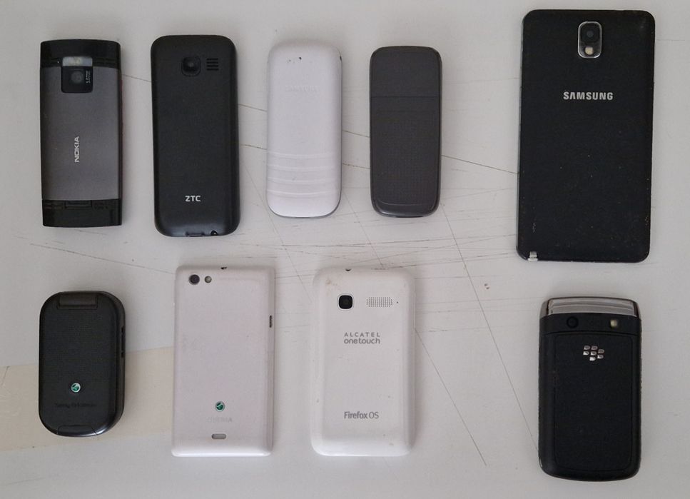 Lote de telemóveis para peças