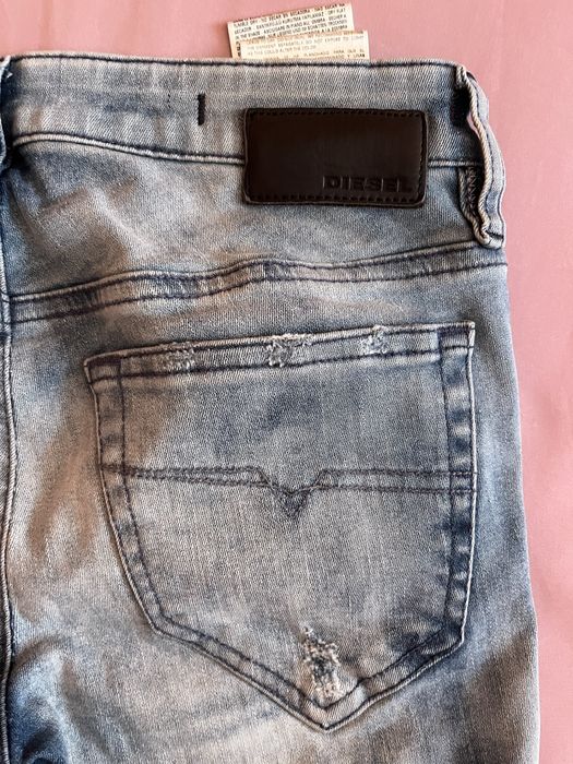 Wyprzedaż końcówek spodnie damskie Diesel.