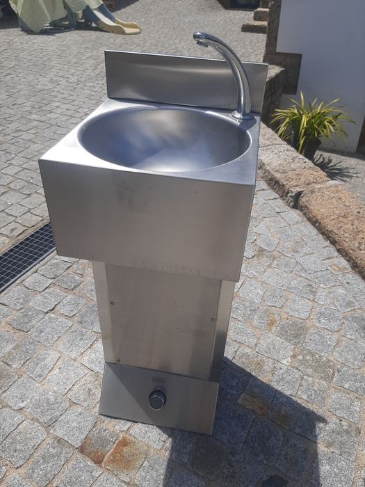 Lavatorio inox com pedal