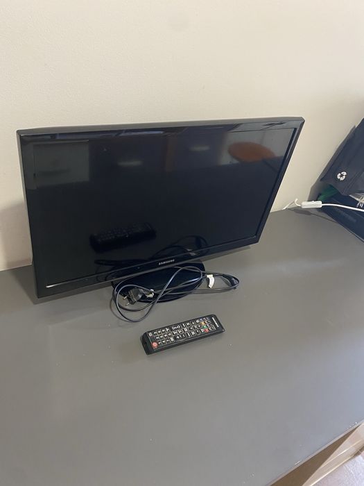 Monitor Samsung T24D310EW 59,9 cm (23.6") HD Preto 250 cd/m²