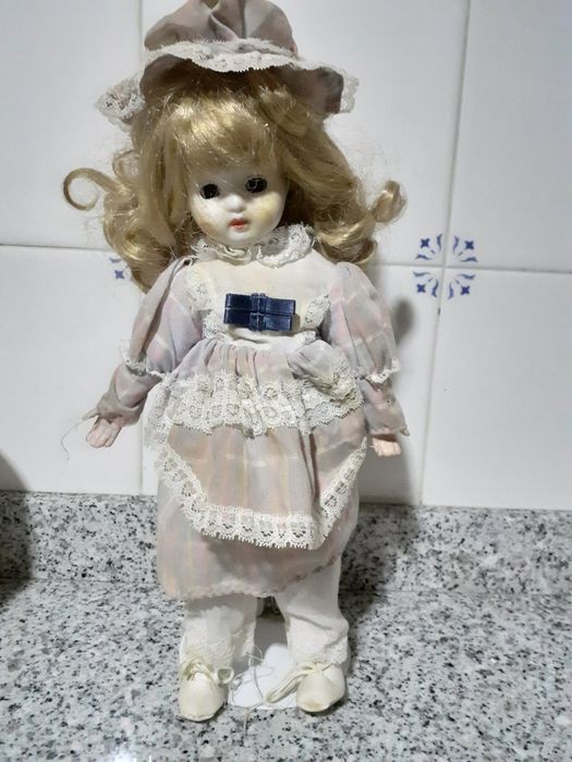 5 bonecas de porcelana