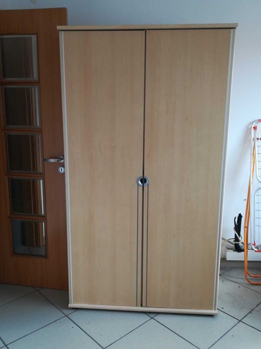 Quarto completo com opção de duas camas para criança/jovem.