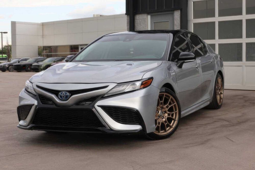 Toyota Camry Hybrid XSE      2021