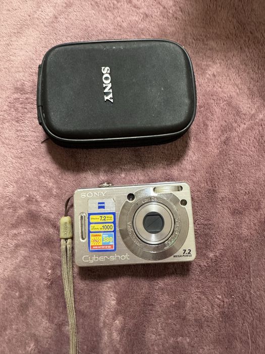 Цифровий фотоапарат Sony