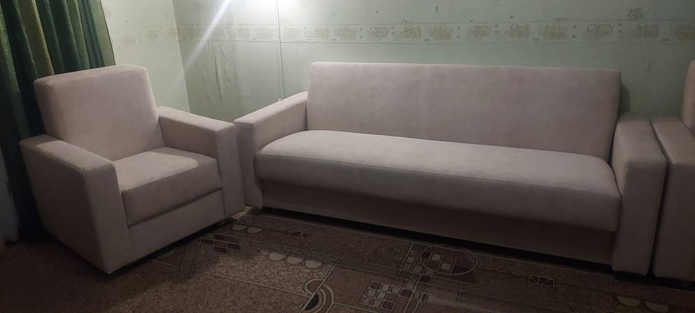 Ремонт і перетяжка оббивка м'яких меблів перетяжка мебели.