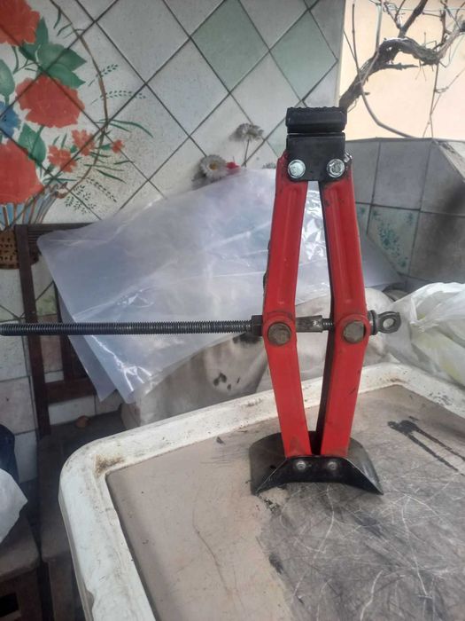 ромбовидний домкрат