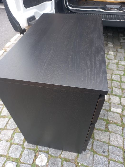 Cómoda preta em madeira