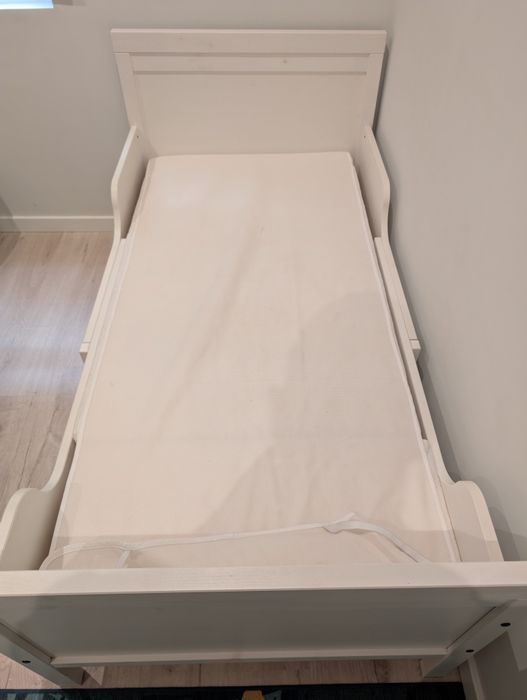 Cama IKEA com colchão
