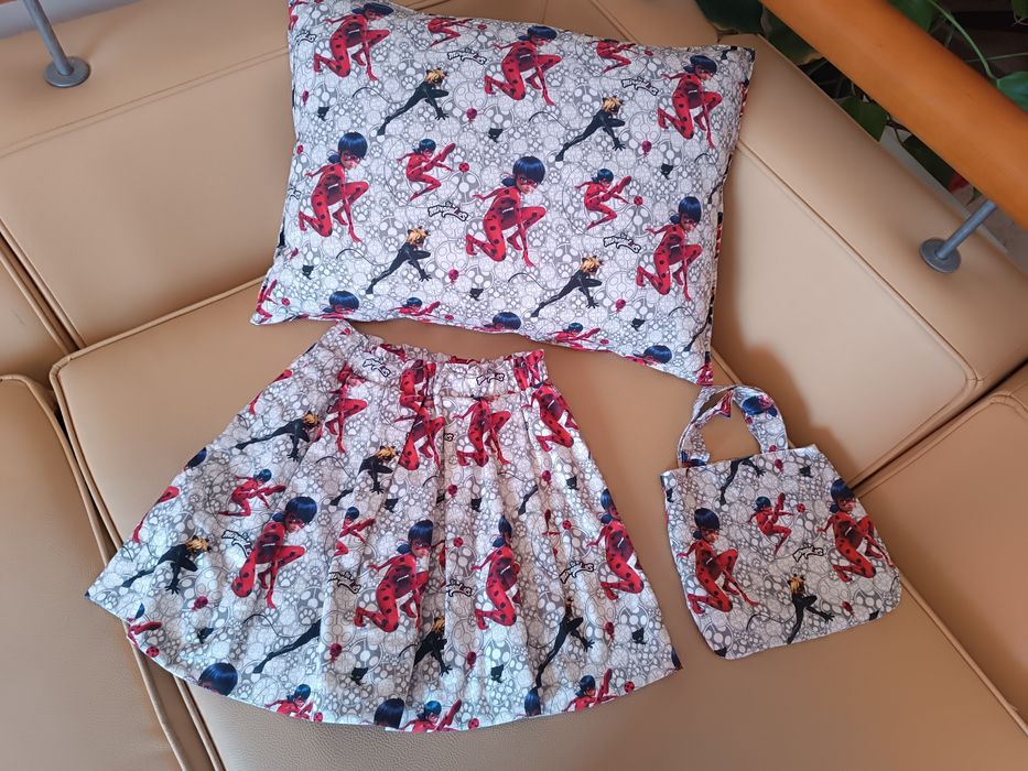 Saia Miraculous. Lady Bug. Feira à mão.