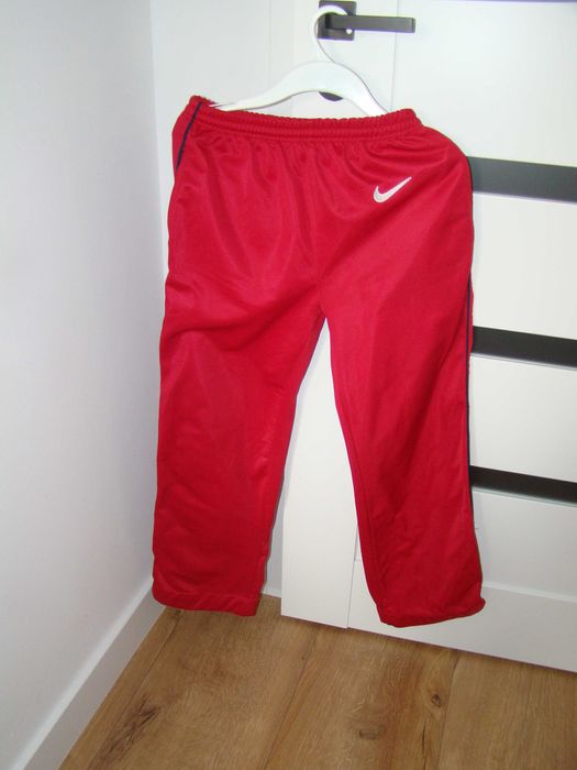 Spodnie dresowe dla chłopca z logo Nike roz 152