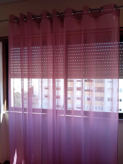 Cortinado de quarto, cor rosa, usado mas em otimo estado