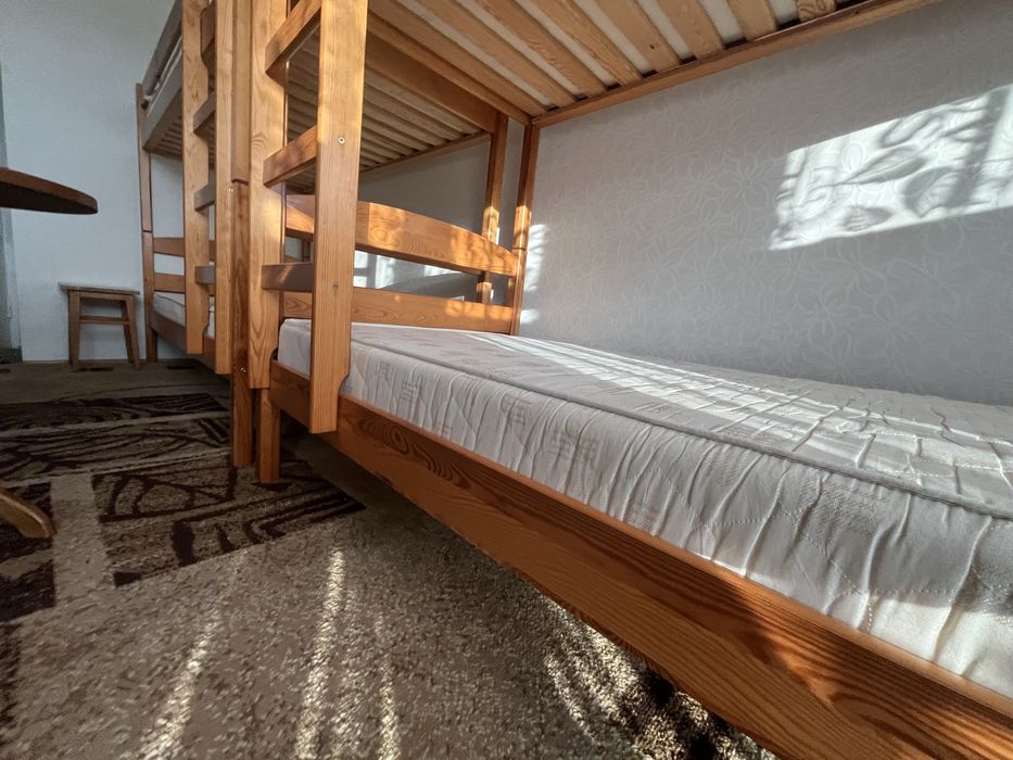 Łóżka piętrowe z materacami. Malo uzywane.