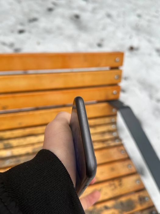 Продам айфон 11