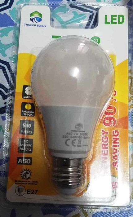 Lâmpadas de led E27 7W branco quente 560 lumens