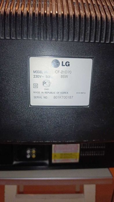 Телевизор LG  MODEL CF-21D-70