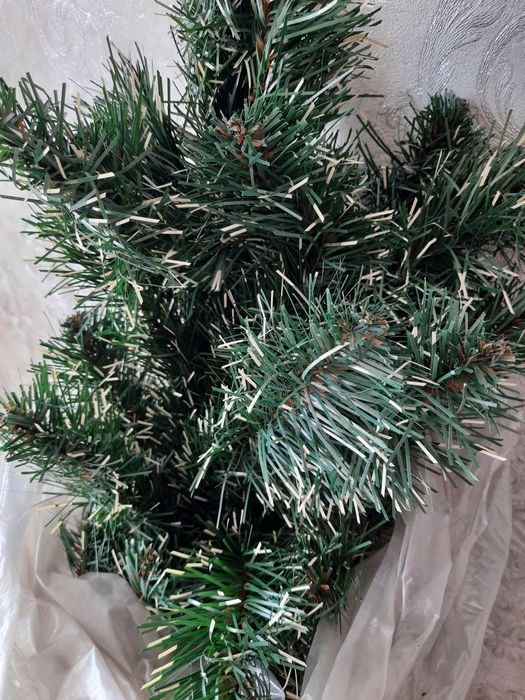 Продам новорічну ялинку