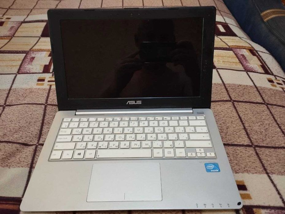 ASUS X201E (X201E-KX002D) White + Зарядка + Нюанс