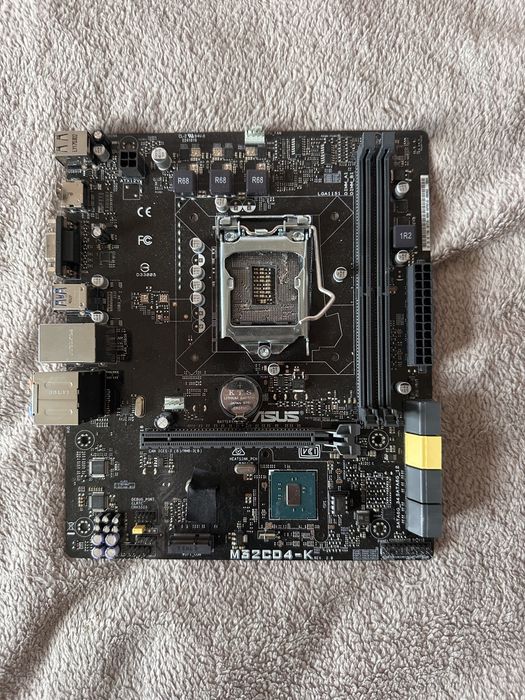 Материнська плата Asus M32CD4