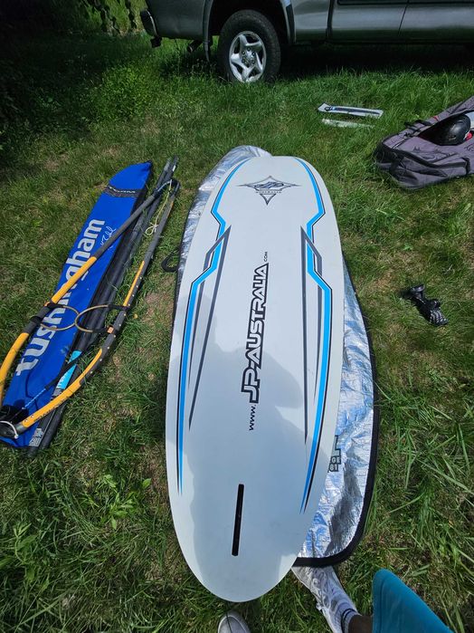 Kompletny zestaw deska windsurfing JP Australia 145 + żagiel 5.5 + bom