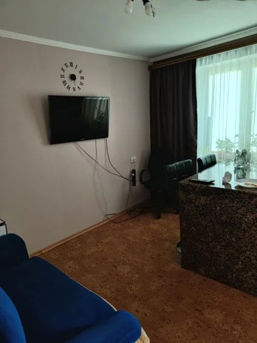 Продам затишну 4-и к/к по вулиці Державності - 87м².