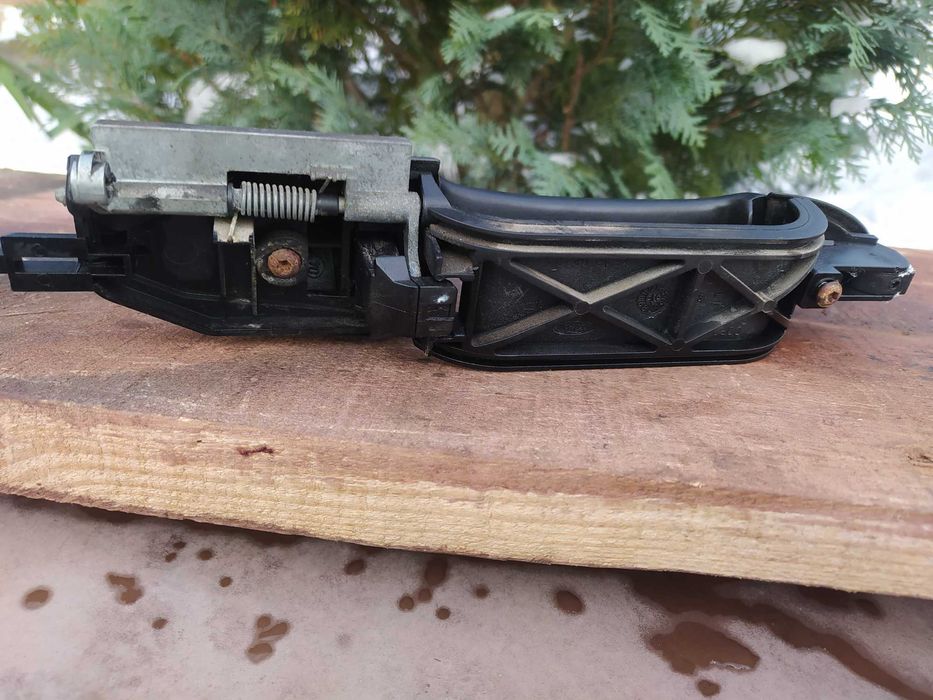 Ручка зовнішня задня бокова дверка ліва Форд Фокус Мк1 XS41-A266B23-AH