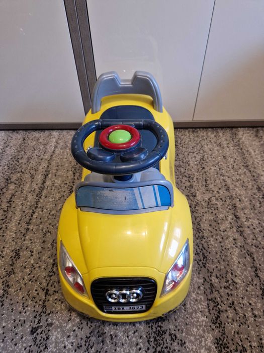 Jeździk pchacz samochód AUDI auto z dźwiękiem