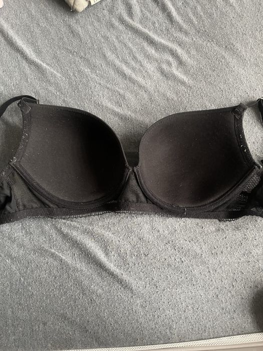 Czarny biustonosz intimissimi 75D