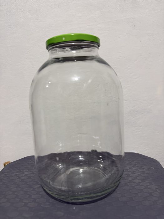 Продам 3-х литровые бутыля