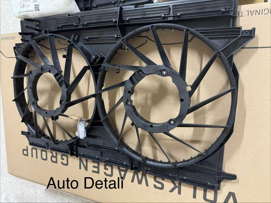 Audi Q5 80A  рамка дифузора вентилятор радіатора Ауді корпус кріплення