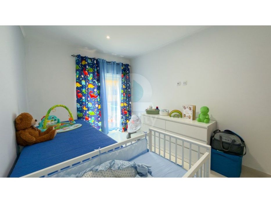Apartamento T3 convertido em T2 na Verderena