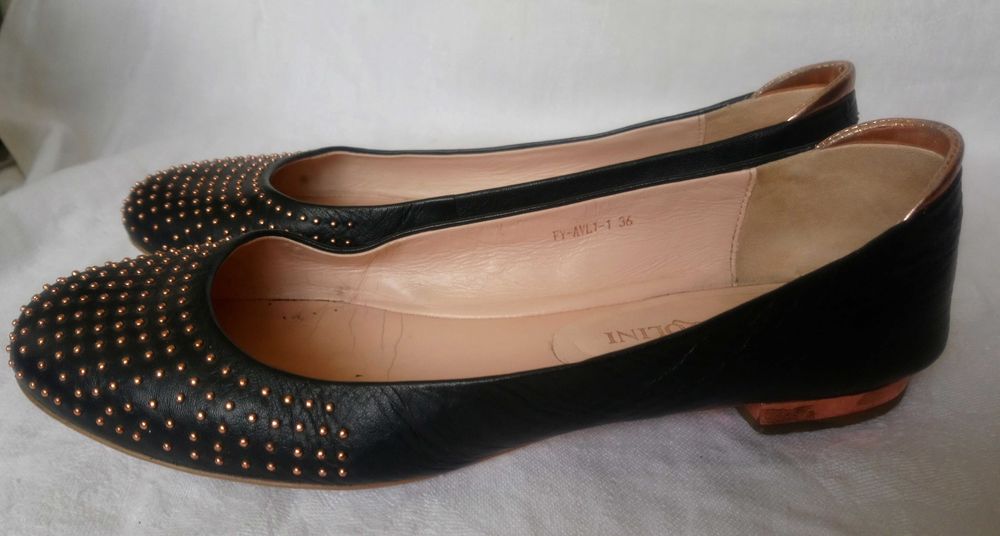 Туфлі р.36 чорні натур. шкіра металеві прикраси, бренд Carlo Pazolini