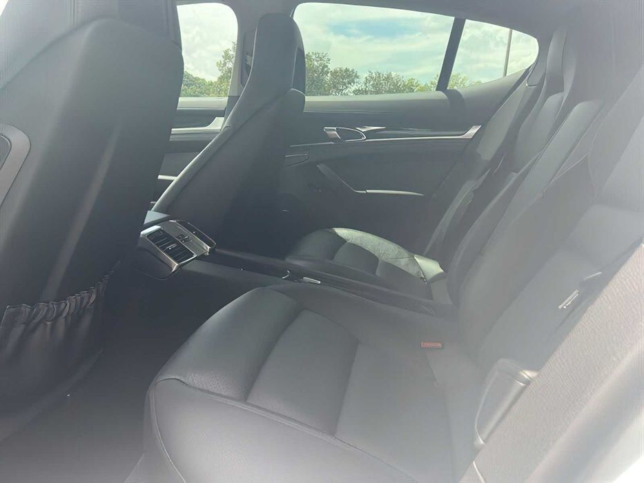 Porsche Panamera 4S      2015