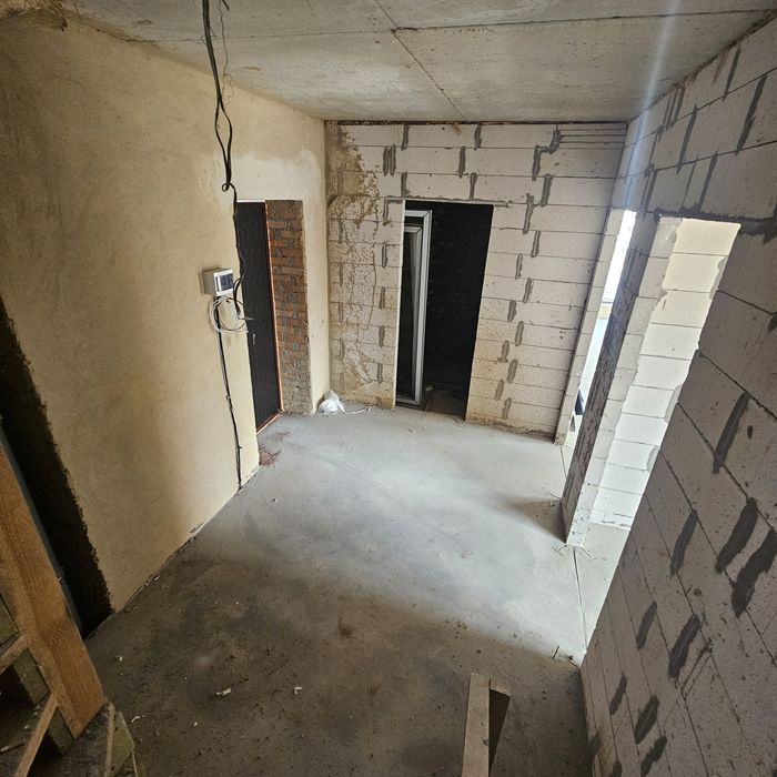 Продаю велику 2поверхову  квартиру із автономним опаленням