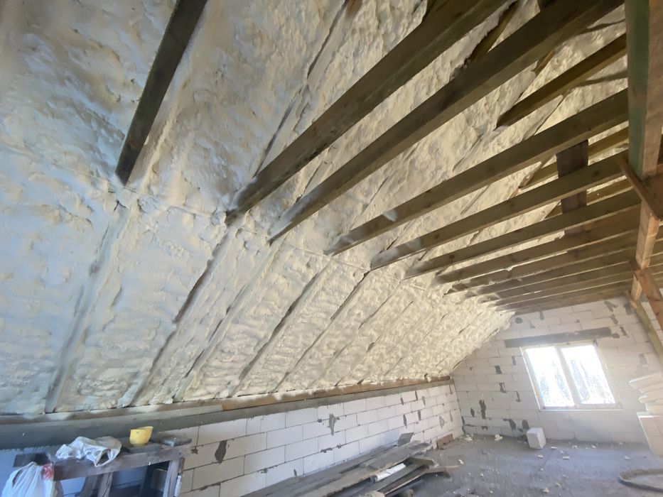 Утеплення пінополіуретаном. Утеплення даху, мансарди. Поліуретаном.