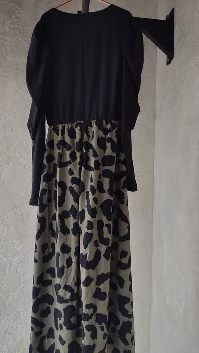 Елегантна жіноча сукня, розмір М